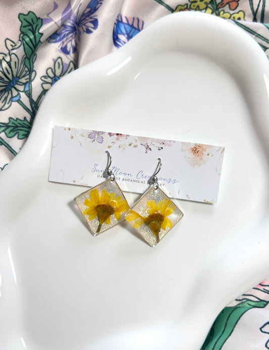 Small Squared Daisy Earrings