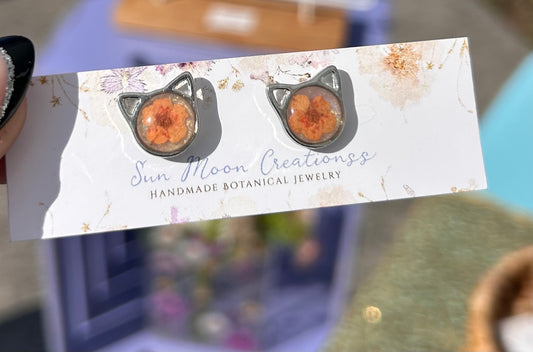 Cat lady studs small in orange and silver